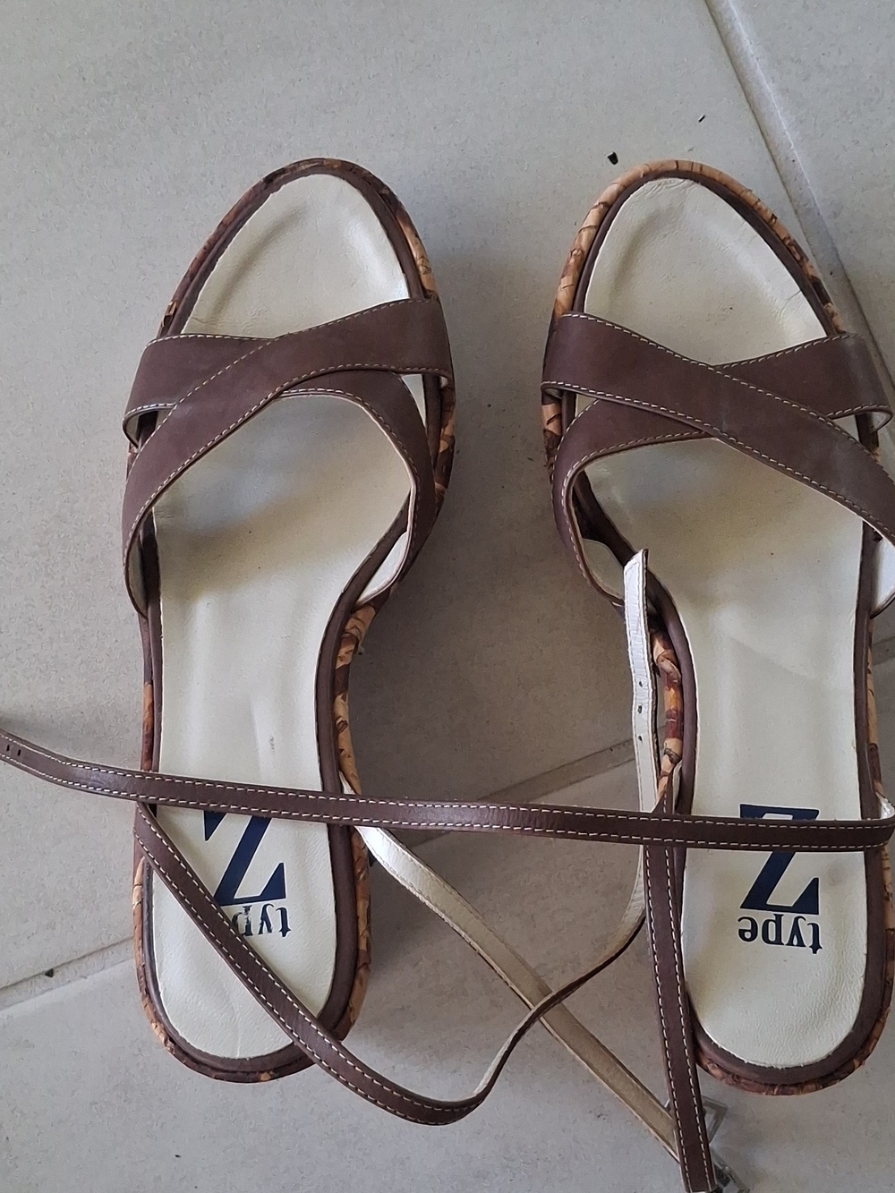 Type Z Brown Leather Crisscross Strap Women's Sandals